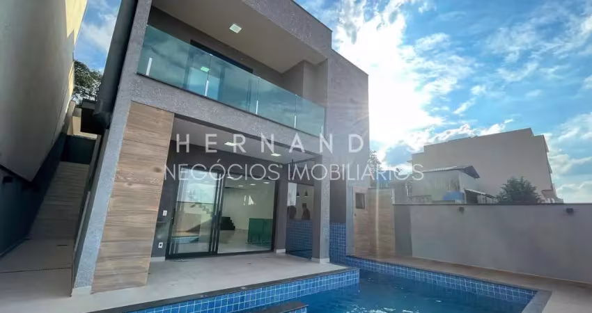 Casa à venda em condomínio fechado com 3 suítes e área gourmet com piscina