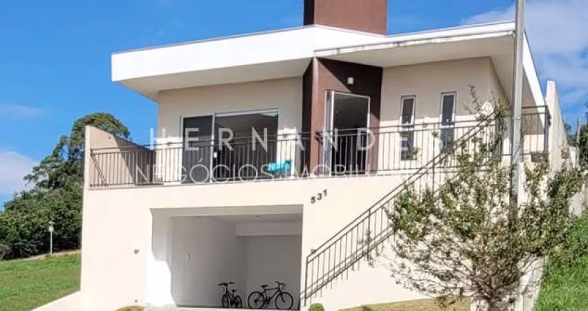 Casa em Condomínio à Venda em Santana de Parnaíba-SP, Bairro Sítio do Morro: 3 quartos, 1 suíte, 3 salas, 3 banheiros, 2 vagas, 214m².