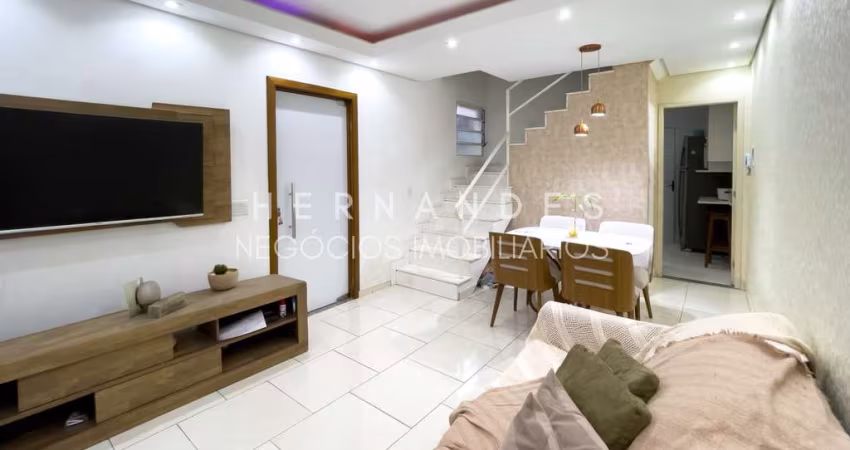 Casa em Condomínio à Venda em Barueri-SP: 2 Quartos, 2 Salas, 2 Banheiros, 2 Vagas de Garagem, 120m² no Sítio das Paineiras/California!
