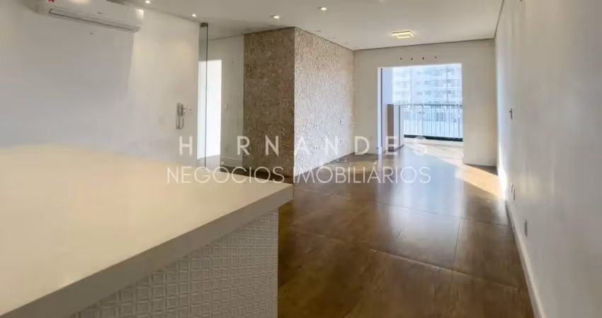 Apartamento à venda no Jardim Tupanci, Barueri-SP: 3 quartos, 1 suíte, 3 salas, 2 banheiros, 2 vagas de garagem. Venha conferir!