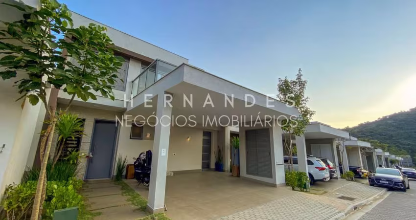 Excelente oportunidade: Casa em condomínio à venda ou locação em Tamboré, Santana de Parnaíba-SP! 3 quartos, 3 suítes, 2 salas, 2 vagas, 200m².