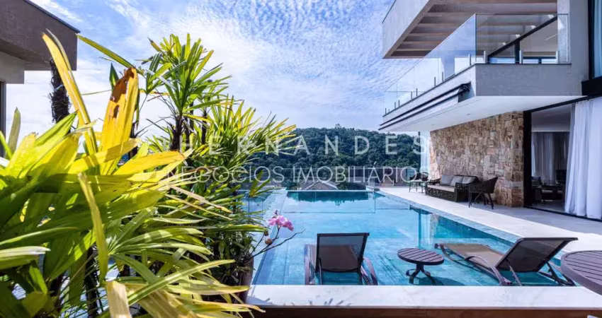 Espetacular casa em condomínio no alphaville, santana de parnaíba-sp: 4 suítes, 3 salas, área gourmet, piscina aquecida e muito mais!