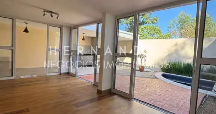 Casa moderna e recém reformada no tamboré 06 em santana de parnaíba-sp: 3 quartos, 1 suíte, 3 salas, 4 banheiros, 2 vagas de garagem, 165 m² de área.