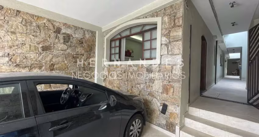 Casa à venda na cidade de cidade] - 3 quartos, 3 suítes, 2 salas, 5 banheiros, 2 vagas de garagem, 242m² - imperdível!