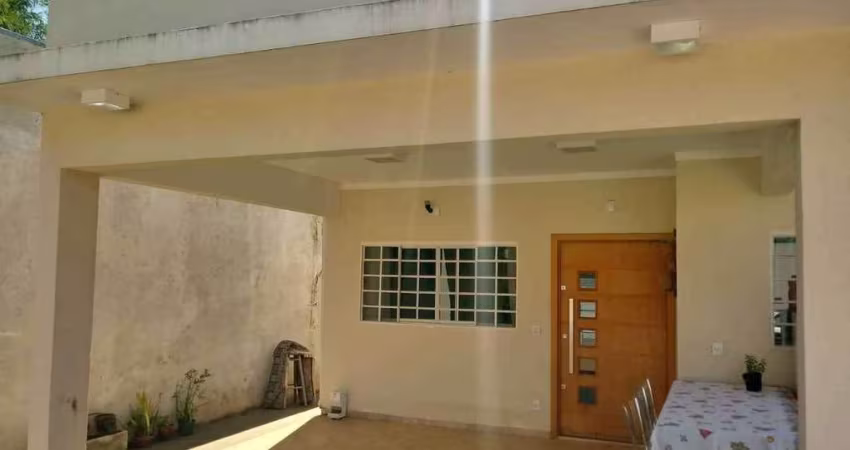 Venda: Casa com excelente acabamento no Vale do Igapó III