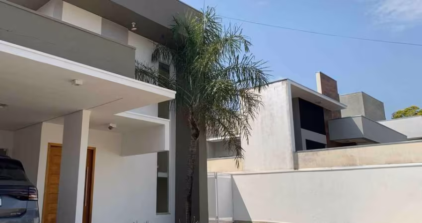 Linda e moderna casa no Vale Florido