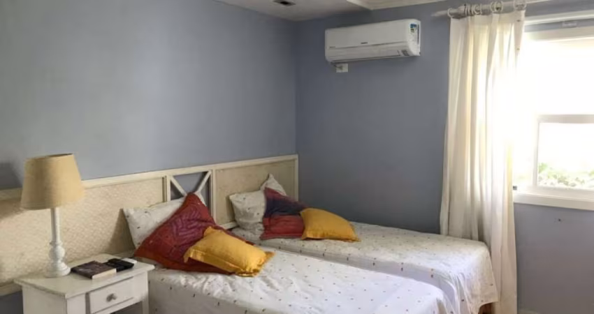 EXCELENTE CASA - PRAIA DA BALEIA