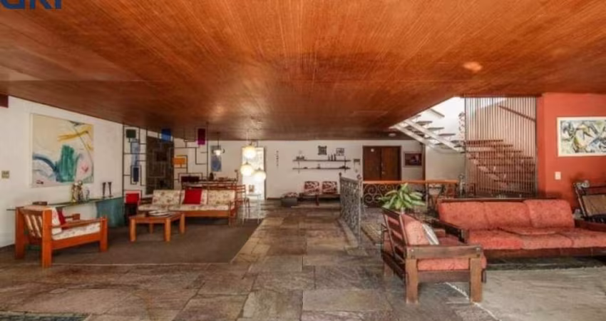 Casa à venda em Alto de Pinheiros - São Paulo