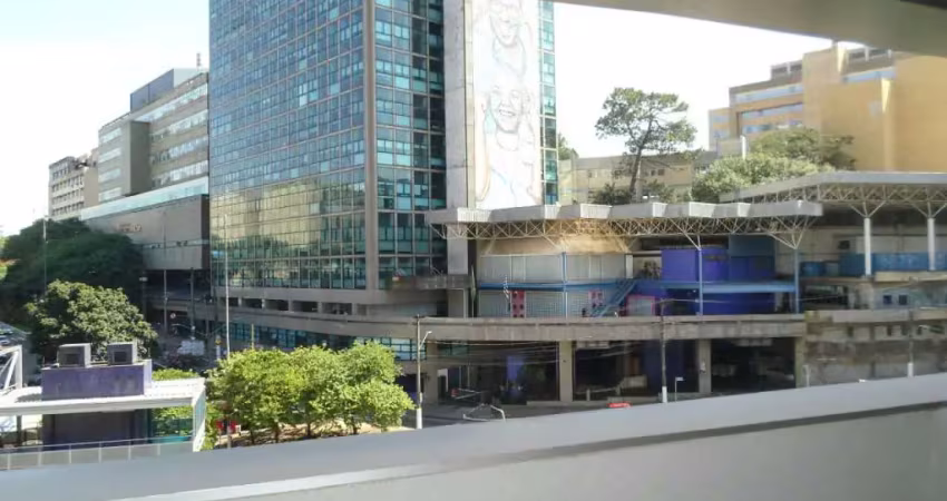Av. rebouças, em frente ao complexo das clinicas e prox. av. paulista
