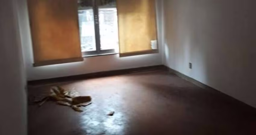 Casa sobrado  ( Comercial na Av Pompéia com dois dormitórios uma sala, cozinha quintal mais edícula.