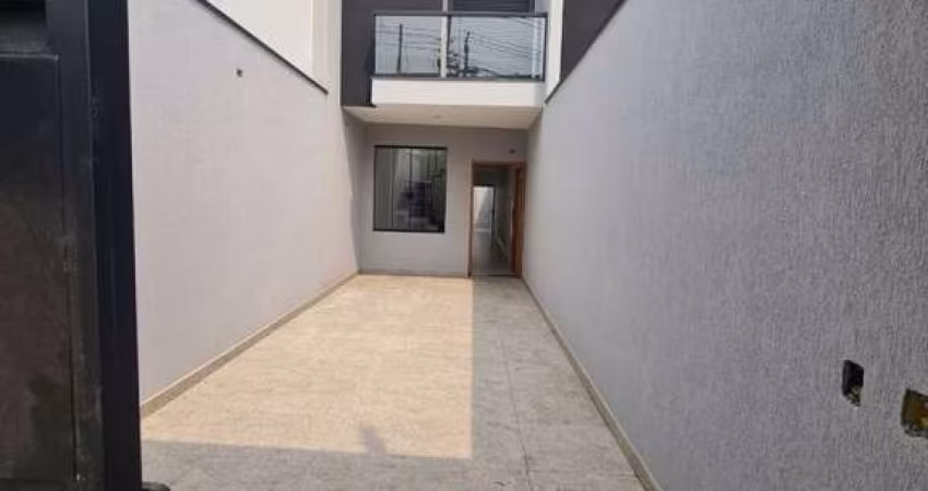 Sobrado Novo 3 dormitórios, 2 vagas de garagem em Pq São Lucas - SP