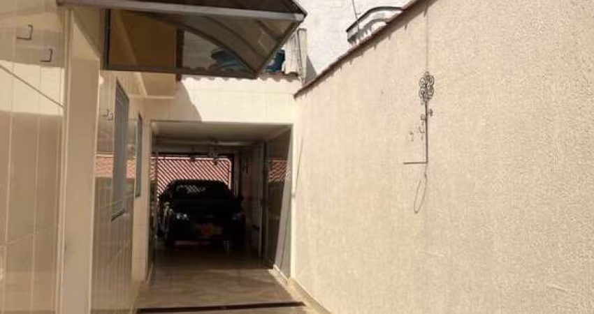 Casa térrea 2 quartos, 3 vagas de garagem á venda