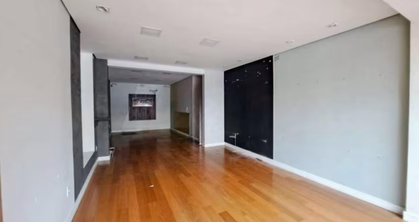 Comercial, 330m2 de AU, com 3 vagas de garagem. Próximo ao Metro Sta Cruz