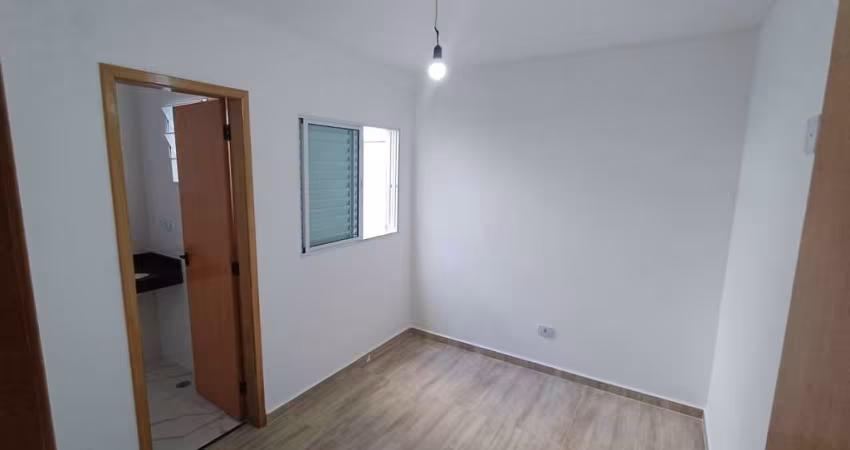 Sobrado Novo 2 suítes, 1 vagas de garagem, 1 lavabo, área de serviços.