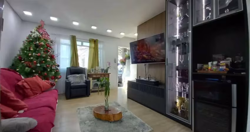 Casa de condomínio, com 3 dorm (1 suíte) e 2 vagas!