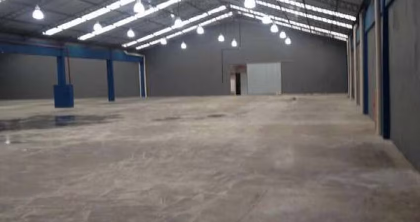 Galpão - Com área total de 1.740 m² e construída de 1.543 m² pode-se considerar esse imóvel apto às