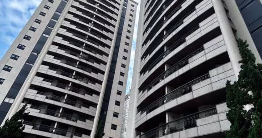 APARTAMENTO TOTALMENTE MOBILIADO COM 4 SUÍTES, 3 VAGAS E CLIMATIZADO