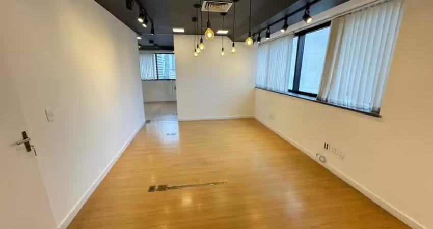 Sala comercial com 3 salas para alugar na Rua Butantã, 461, Pinheiros, São Paulo