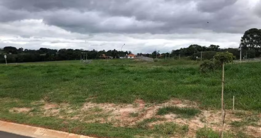 Terreno de 300m com ótima localização e topografia no condomínio london park
