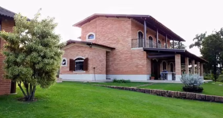Chácara de 10.000m em condomínio fechado com lago particular