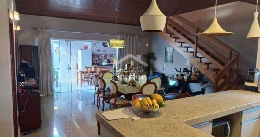 Casa com 4 suítes e piscina no condomínio Portal dos Ipês