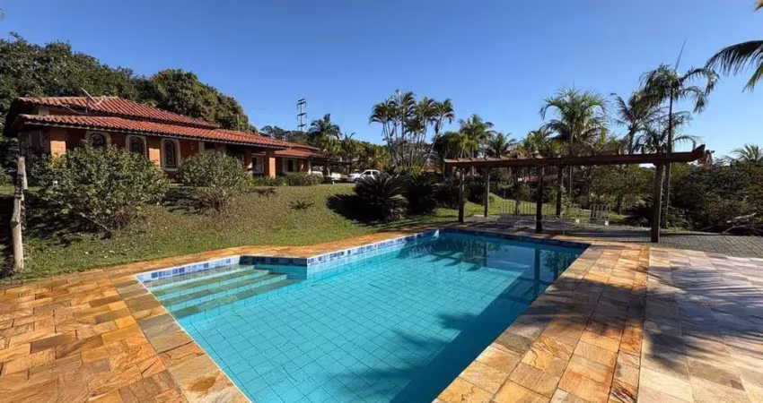 Chácara com 4 dormitório e piscina condomínio lagos de shanadu