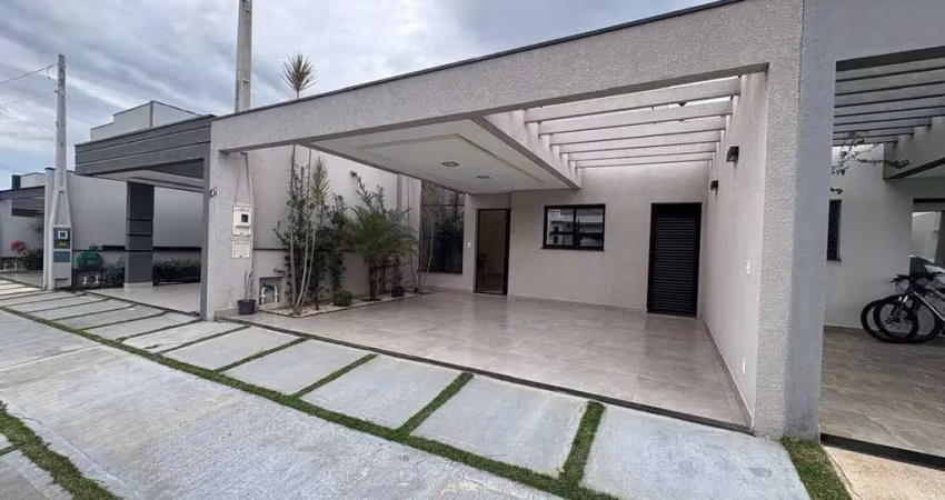 Casa nova com móveis planejados a venda em condomínio fechado