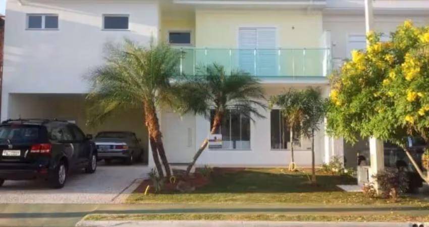 Sobrado para aluguel com 4 suítes, piscina e móveis planejados em condominio