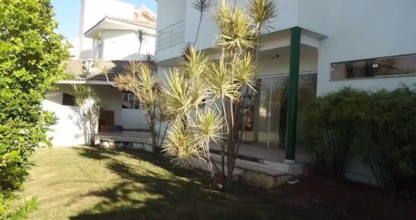 Sobrado com 6 dormitórios sendo 3 suítes no condomínio portal de itaici.