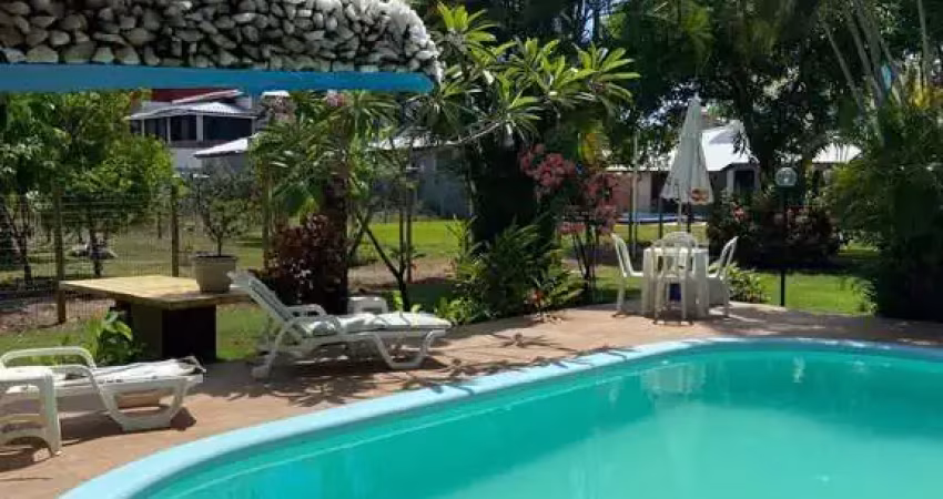 Casa em condomínio fechado com 6 quartos à venda na Rua Guarajuba, Guarajuba, Camaçari