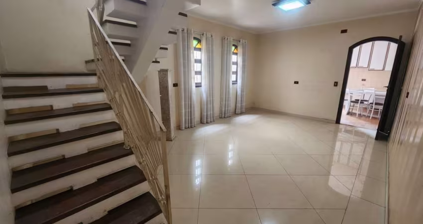 Sobrado com 3 Quartos e 4 banheiros à Venda, 200 m² | Jd Textil