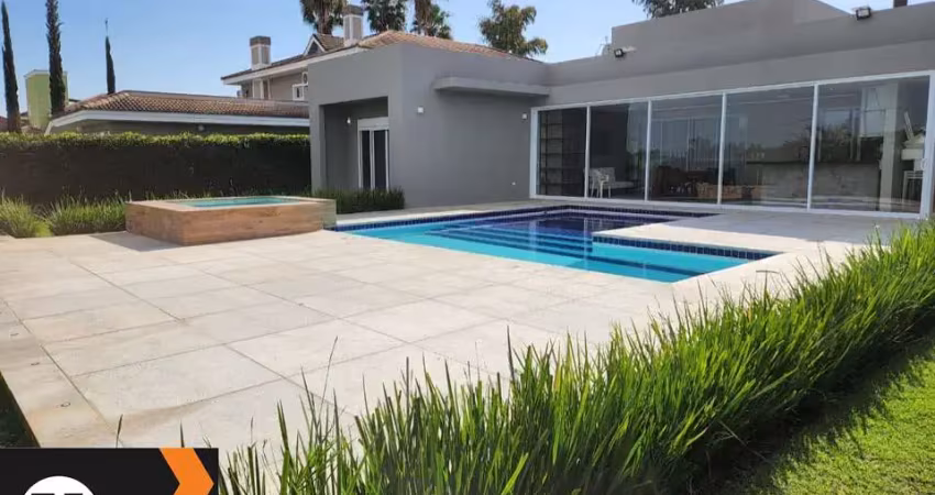 Maravilhosa casa térrea a venda no LAGO AZUL RESIDENCIAL E GOLFE CLUB, um dos melhores condomínios do Estado de São Paulo as margens da Rodovia Raposo Tavares