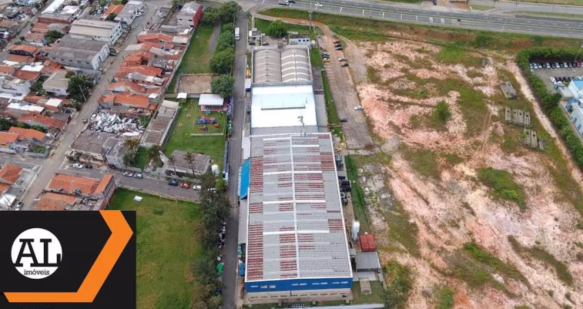 Galpão Industrial para locação no bairro Cajuru em Sorocaba há 3km da Rodovia Castelo Branco com 8.300 m2 de terreno e 7.032 m2 de área construída.