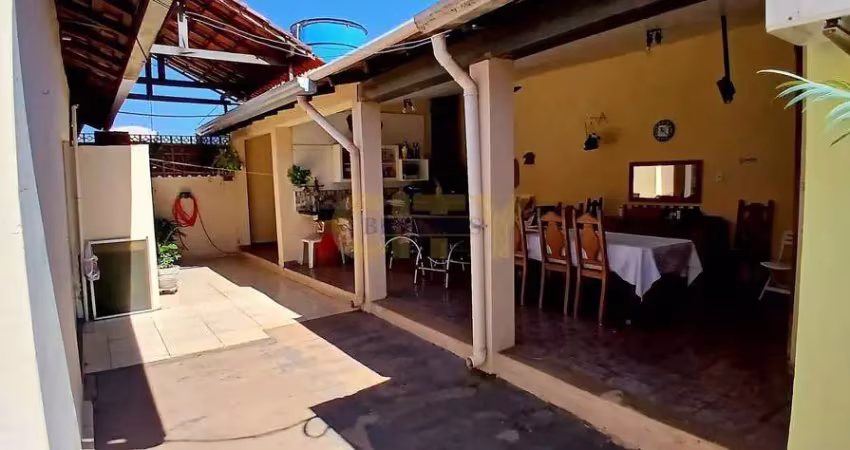 Vende-se Casa CPA 2 (Prox. ao Comper)