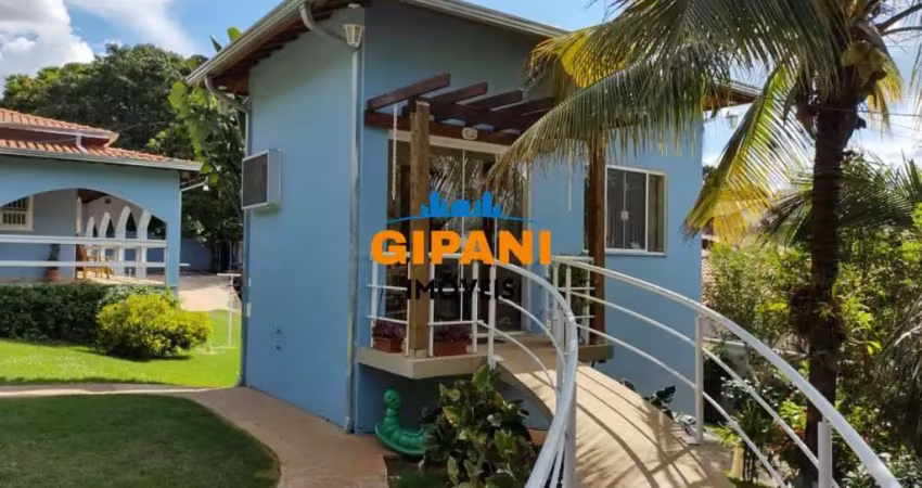 Linda casa a venda de 03 dormitórios em ótima localização