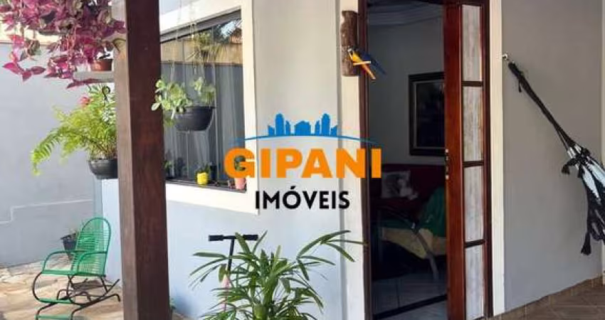 Casa à venda em Jaguariúna-SP, Jardim Europa: 2 quartos, 1 suíte, 1 sala, 3 banheiros, 3 vagas, 135m². Oportunidade imperdível!