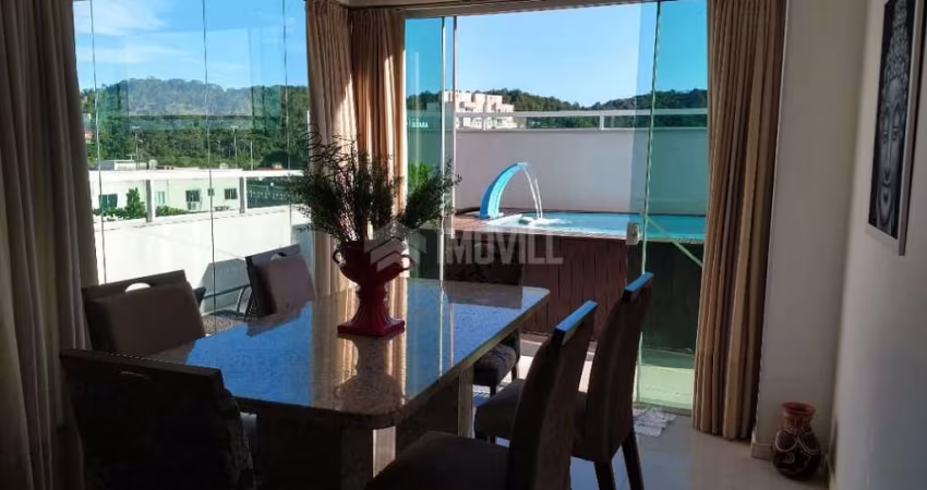 LINDO APARTAMENTO COM PISCINA PRIVATIVA, 02 SUÍTES E 01 VAGA PRIVATIVA.