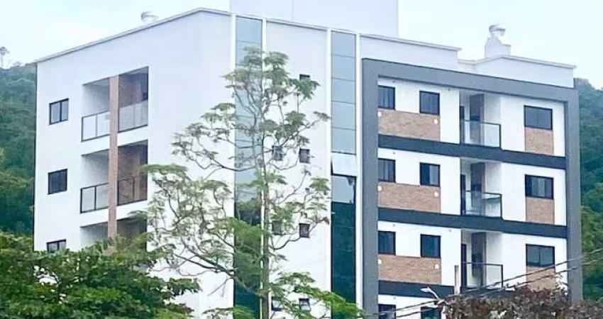 APARTAMENTO COM 02 DORMITÓRIOS SENDO 01 SUÍTE E 01 VAGA PRIVATIVA NO BAIRRO ARIRIBÁ.