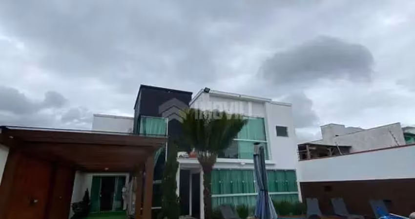 Linda casa alto padrão finamente mobiliada com piscina no centro de camboriú.