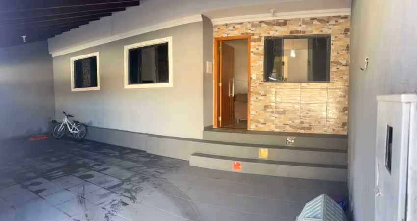 Casa com 3 quartos,sendo 1 suíte na laje e com amplo espaço para area gourmet
