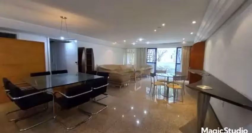 Apto mobiliado 02 suites 185m2 02 vagas ampla sala varanda no ed grand palais no meireles prox a beira mar