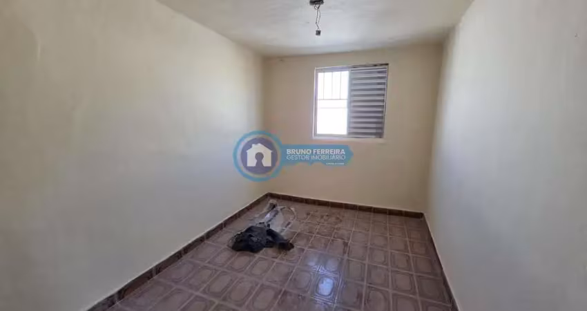 Casa 02 dorm. com 60m², quintal e área de serviço, locação por r$1.699/mês