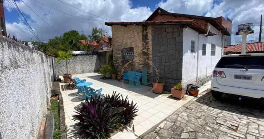 Casa com 3 dormitórios à venda, 220 m² por R$ 850.000,00 - Torre - João Pessoa/PB