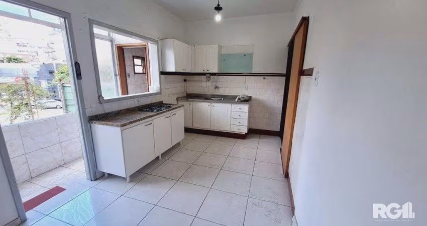 Apartamento com 3 dormitórios, 1 vaga coberta, no bairro Petrópolis, em Porto Al