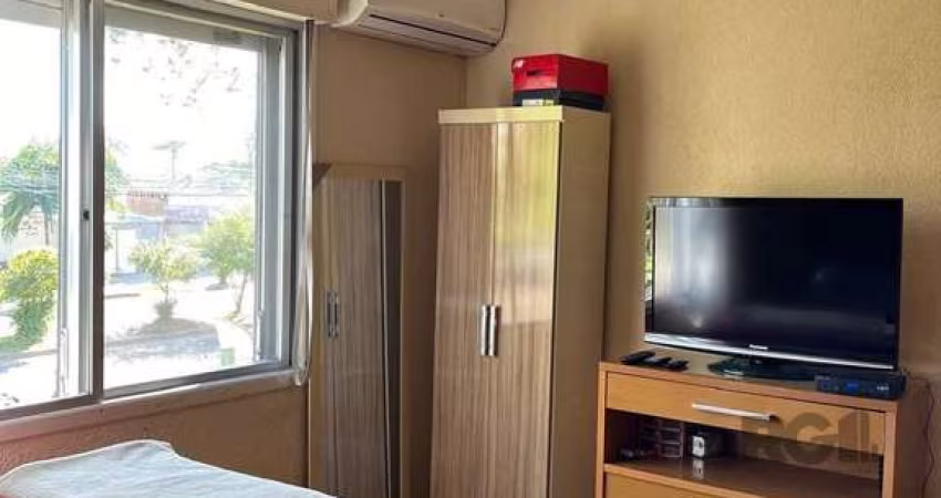 Apartamento com 2 quartos, vaga de garagem, lavabo, no bairro Cristal, Porto Ale
