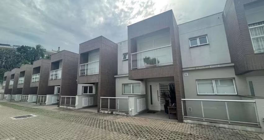 Casa com 3 suítes, vista para o Guaíba, 3 vagas, no bairro Cristal, Porto Alegre