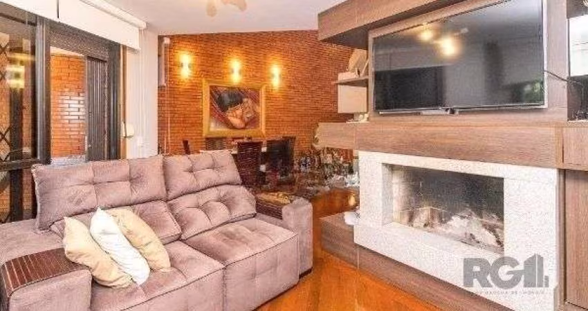 Casa sobrado no Cristal de 3 dormitórios e 3 vagas