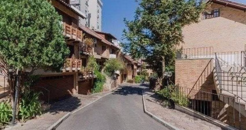 Vende-se ampla casa em condomínio com 3 quartos, suite master, sacada, perto da