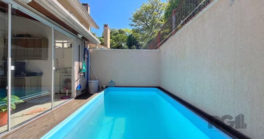 Casa com 134m², 3 dormitórios, sendo 1 suíte, 2 vagas em condomínio fechado