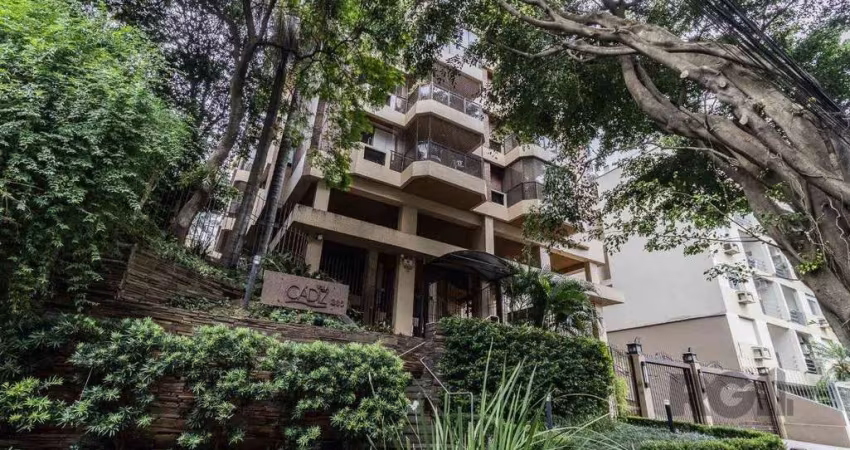 Apartamento de três quartos, suíte e duas vagas de garagem no bairro Mont Serrat